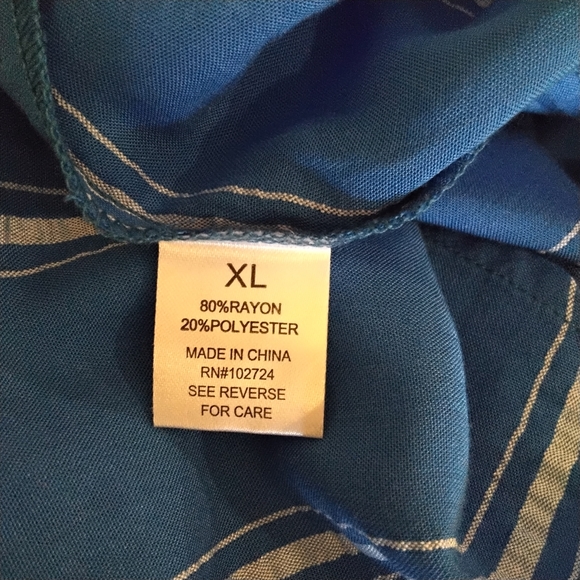 Women's Button Down Blouse EUC - Picture 7 of 8